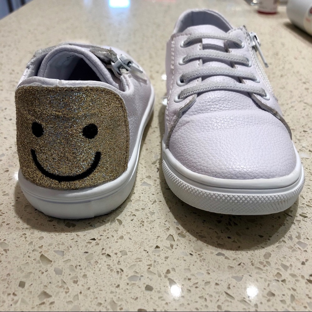 Nicole Miller 👟🙂